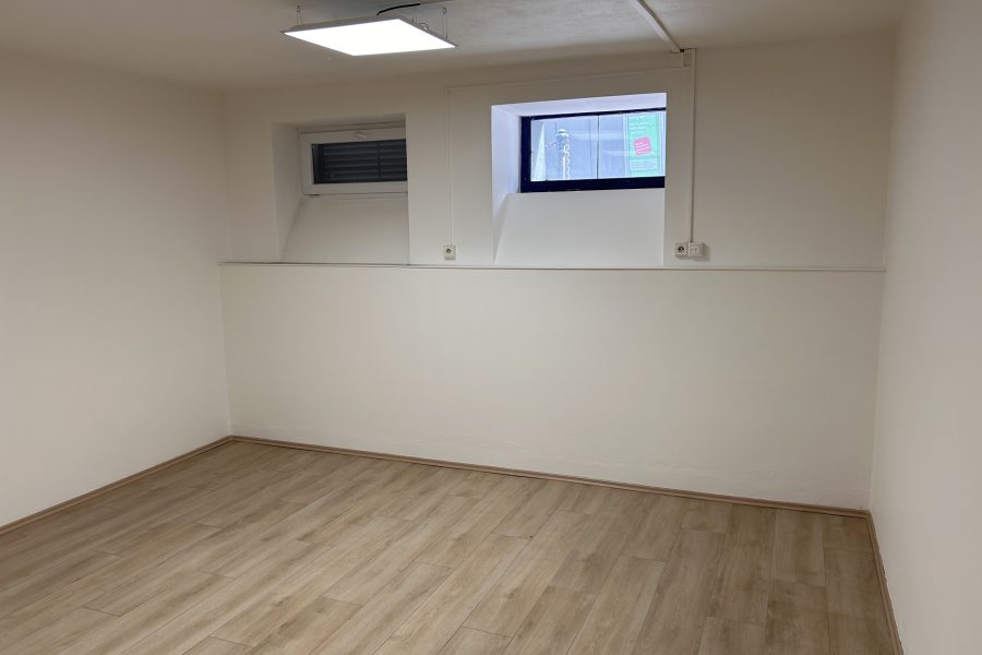 PRENAJATÉ – Lokalita Centrum BB – Prenájom priestoru pre manikúru, pedikúru, masáže, kaderníctvo alebo kozmetiku