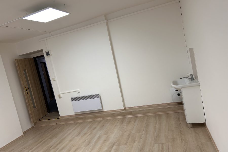 PRENAJATÉ – Lokalita Centrum BB – Prenájom priestoru pre manikúru, pedikúru, masáže, kaderníctvo alebo kozmetiku
