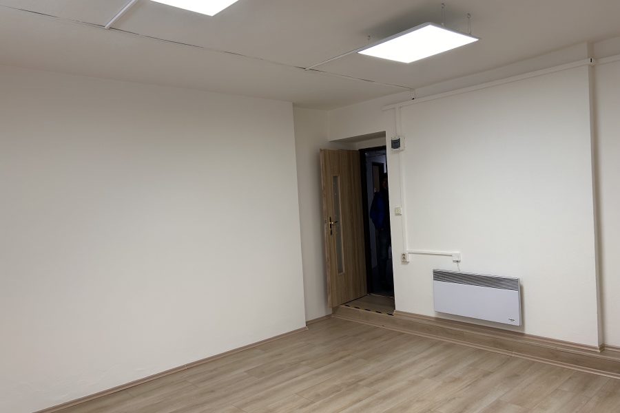 PRENAJATÉ – Lokalita Centrum BB – Prenájom priestoru pre manikúru, pedikúru, masáže, kaderníctvo alebo kozmetiku