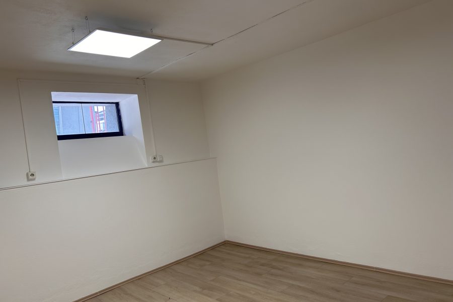 PRENAJATÉ – Lokalita Centrum BB – Prenájom priestoru pre manikúru, pedikúru, masáže, kaderníctvo alebo kozmetiku