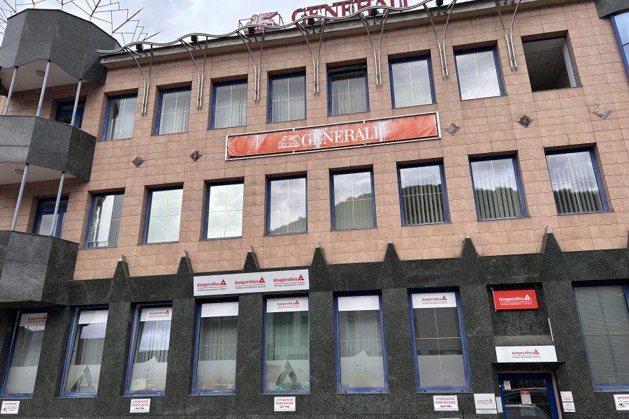 PRENAJATÉ – Lokalita Centrum BB – Prenájom priestoru pre manikúru, pedikúru, masáže, kaderníctvo alebo kozmetiku