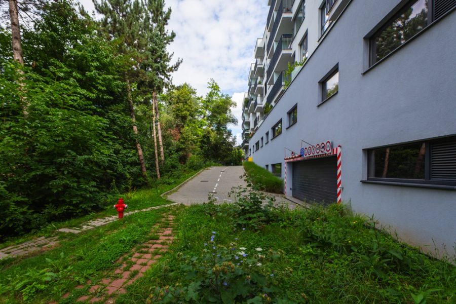 Rezervovaný: Lokalita Petelenova – Prenájom 2 izb. bytu v novostavbe s balkónom a pivnicou, širšie centrum mesta BB