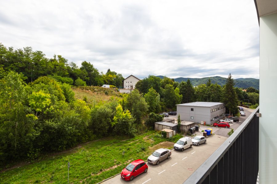 Rezervovaný: Lokalita Petelenova – Prenájom 2 izb. bytu v novostavbe s balkónom a pivnicou, širšie centrum mesta BB