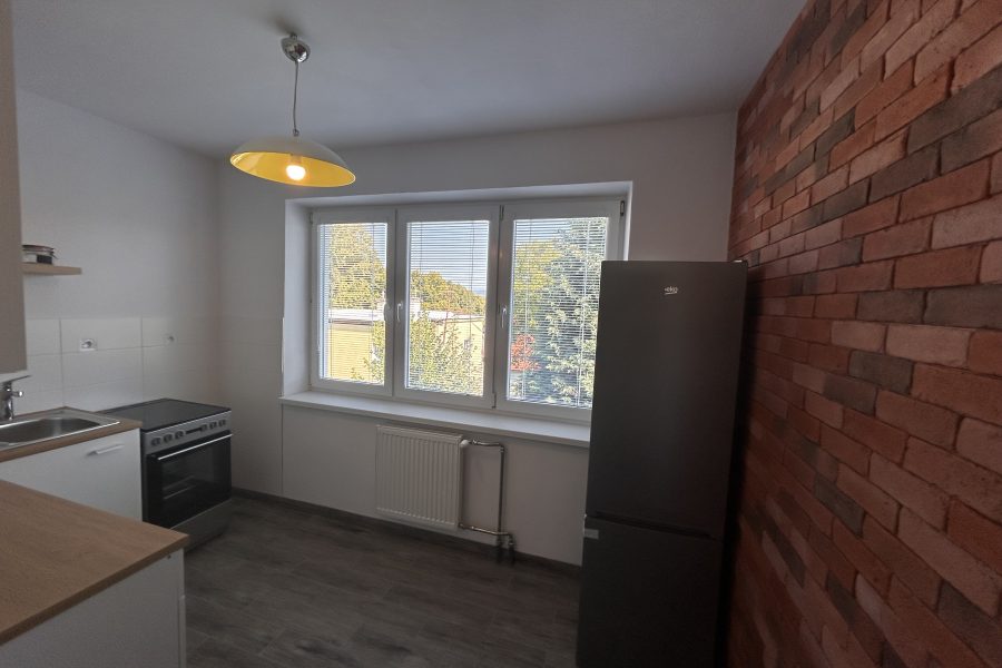 Lokalita: širšie centrum mesta BB – Prenájom 2 izb. bytu (58 m2) s parkovaním po kompletnej rekonštruk. v rodinnom dome