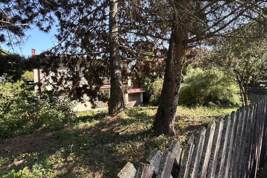 Lokalita: širšie centrum mesta BB – Prenájom 1 izb. bytu (44 m2) s balkónom a parkovaním po kompletnej rekonštruk. v rodinnom dome