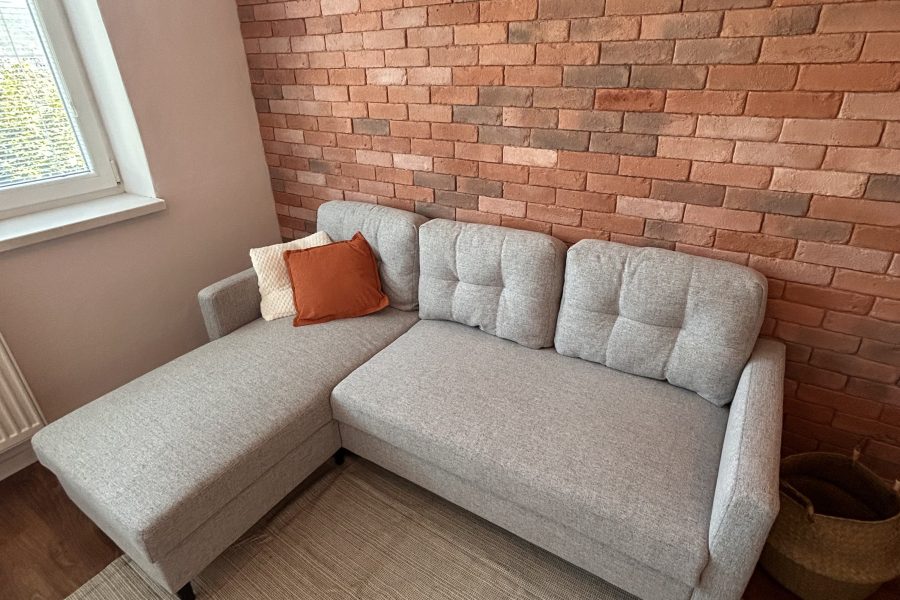 Lokalita: širšie centrum mesta BB – Prenájom 2 izb. bytu (58 m2) s parkovaním po kompletnej rekonštruk. v rodinnom dome