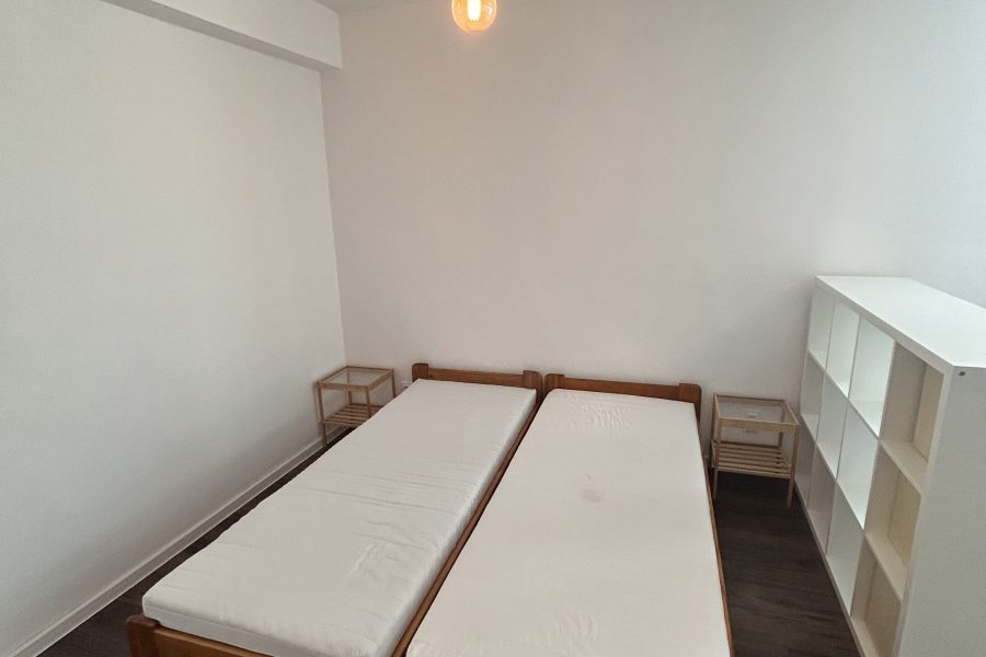 Lokalita: širšie centrum mesta BB – Prenájom 1 izb. bytu (44 m2) s balkónom a parkovaním po kompletnej rekonštruk. v rodinnom dome