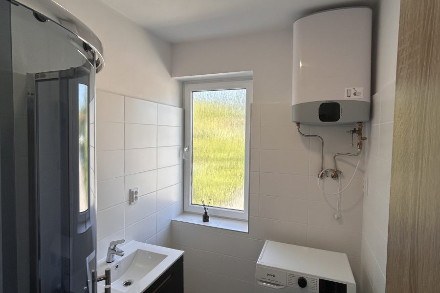 Lokalita: širšie centrum mesta BB – Prenájom 2 izb. bytu (58 m2) s parkovaním po kompletnej rekonštruk. v rodinnom dome