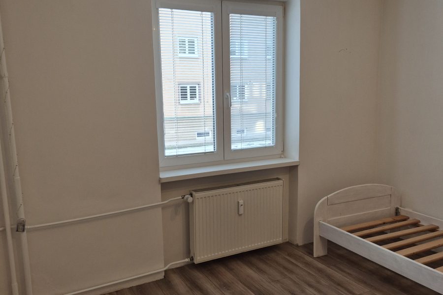 Lokalita – širšie centrum mesta BB = Prenájom 2 ib (60 m2) po čiastočnej rekonštrukcii (2 pivnice)