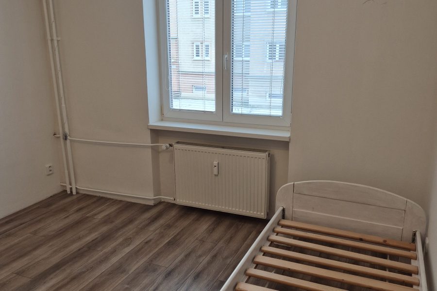 Lokalita – širšie centrum mesta BB = Prenájom 2 ib (60 m2) po čiastočnej rekonštrukcii (2 pivnice)