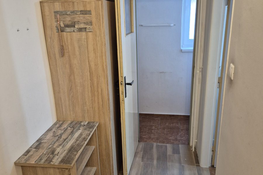 Lokalita – širšie centrum mesta BB = Prenájom 2 ib (60 m2) po čiastočnej rekonštrukcii (2 pivnice)