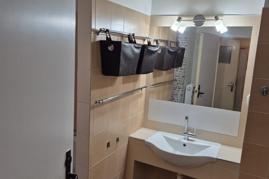 Lokalita – širšie centrum mesta BB = Prenájom 2 ib (60 m2) po čiastočnej rekonštrukcii (2 pivnice)