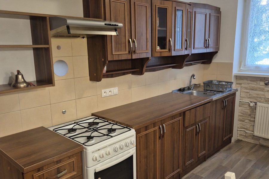 Lokalita – širšie centrum mesta BB = Prenájom 2 ib (60 m2) po čiastočnej rekonštrukcii (2 pivnice)