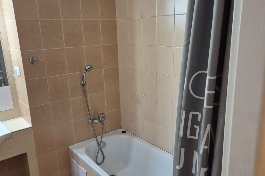 Lokalita – širšie centrum mesta BB = Prenájom 2 ib (60 m2) po čiastočnej rekonštrukcii (2 pivnice)