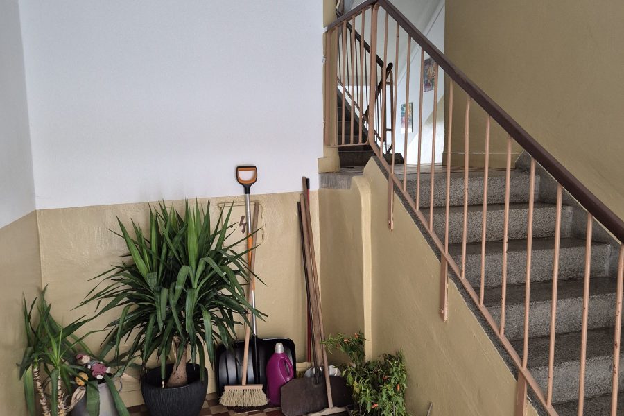 Lokalita – širšie centrum mesta BB = Prenájom 2 ib (60 m2) po čiastočnej rekonštrukcii (2 pivnice)