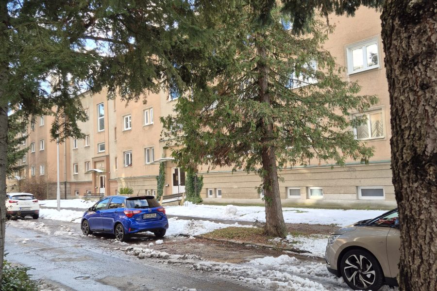 Lokalita – širšie centrum mesta BB = Prenájom 2 ib (60 m2) po čiastočnej rekonštrukcii (2 pivnice)