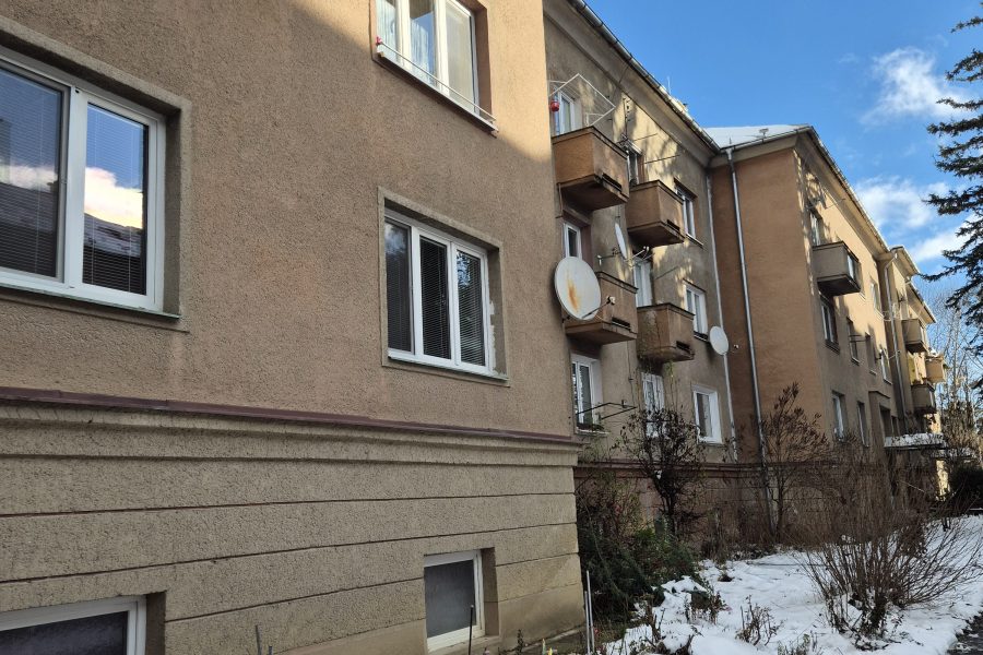 Lokalita – širšie centrum mesta BB = Prenájom 2 ib (60 m2) po čiastočnej rekonštrukcii (2 pivnice)