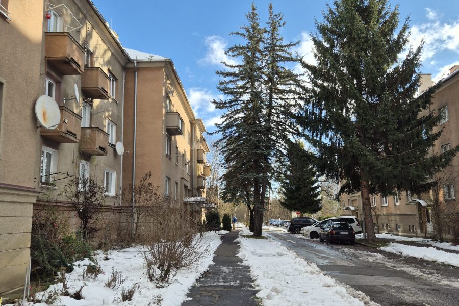 Lokalita – širšie centrum mesta BB = Prenájom 2 ib (60 m2) po čiastočnej rekonštrukcii (2 pivnice)