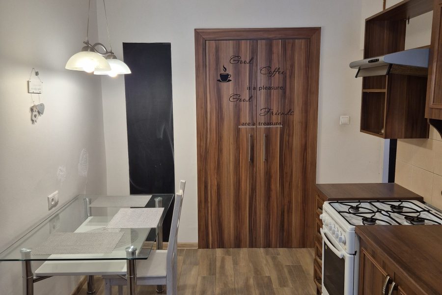 Lokalita – širšie centrum mesta BB = Prenájom 2 ib (60 m2) po čiastočnej rekonštrukcii (2 pivnice)