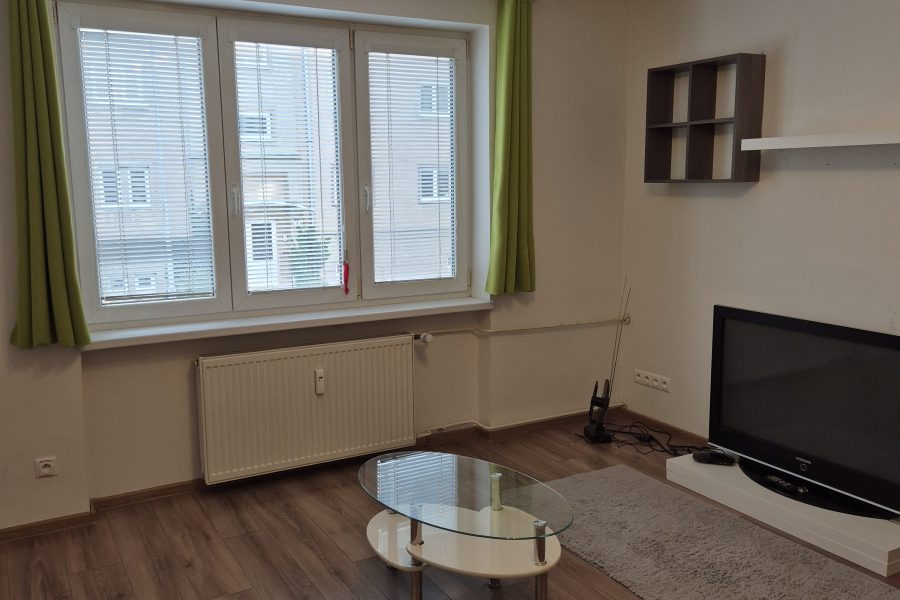 Lokalita – širšie centrum mesta BB = Prenájom 2 ib (60 m2) po čiastočnej rekonštrukcii (2 pivnice)