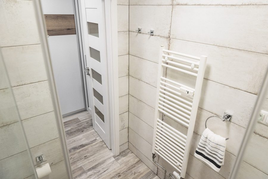 Sídlisko Fončorda, ulica Moskovská = Predaj 1 ib (30 m2) v tichej lokalite s výhľadom na okolitú prírodu, kompletná rekonštrukcia