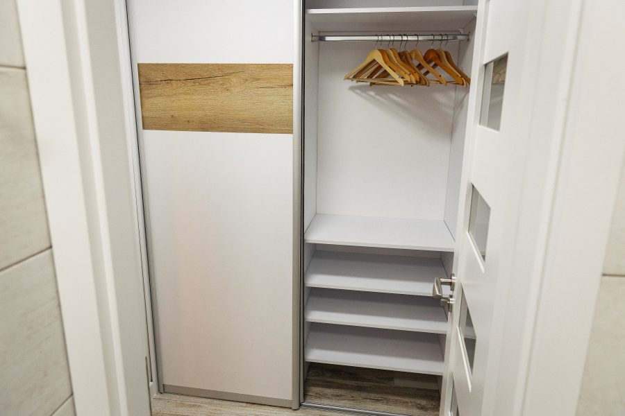 Sídlisko Fončorda, ulica Moskovská = Predaj 1 ib (30 m2) v tichej lokalite s výhľadom na okolitú prírodu, kompletná rekonštrukcia