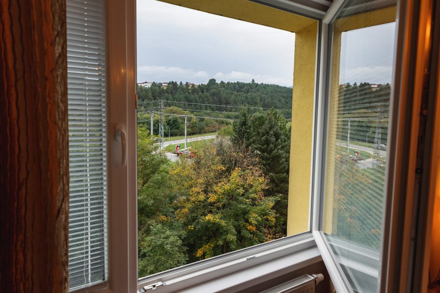 Sídlisko Fončorda, ulica Moskovská = Predaj 1 ib (30 m2) v tichej lokalite s výhľadom na okolitú prírodu, kompletná rekonštrukcia