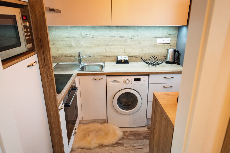 Sídlisko Fončorda, ulica Moskovská = Predaj 1 ib (30 m2) v tichej lokalite s výhľadom na okolitú prírodu, kompletná rekonštrukcia