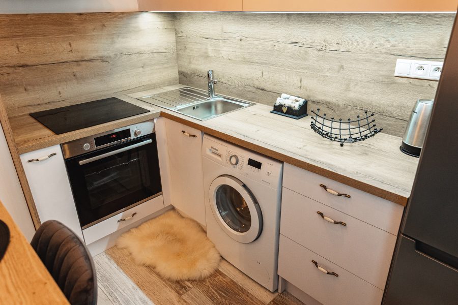 Sídlisko Fončorda, ulica Moskovská = Predaj 1 ib (30 m2) v tichej lokalite s výhľadom na okolitú prírodu, kompletná rekonštrukcia