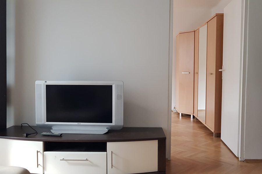 Sídlisko Fončorda, ulica Švermova = Predaj 3 izb. bytu (71 m2) s balkónom po čiastočnej rekonštrukcii s nájomcami (investičná príležitosť)