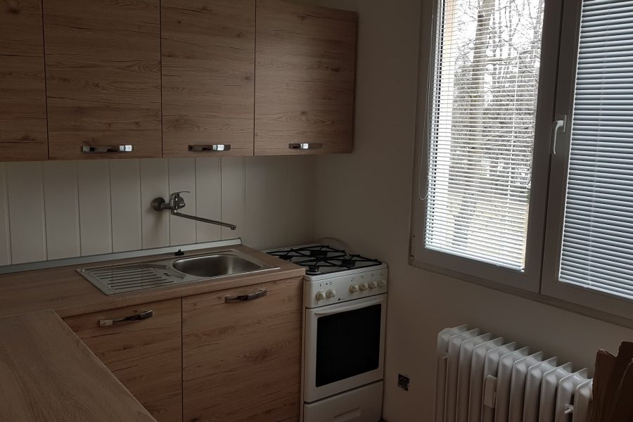 Sídlisko Fončorda, ulica Švermova = Predaj 3 izb. bytu (71 m2) s balkónom po čiastočnej rekonštrukcii s nájomcami (investičná príležitosť)