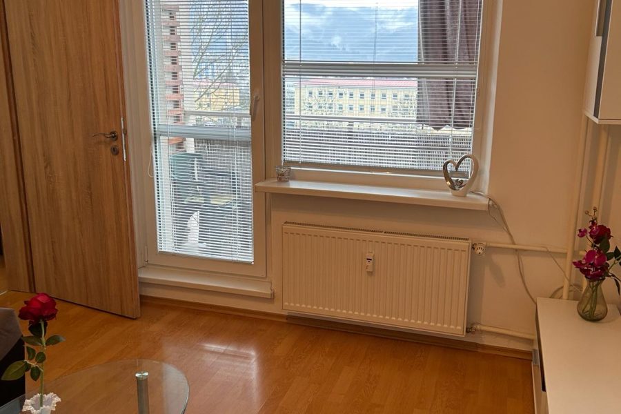 Banská Bystrica, časť Príboj = Prenájom útulného 2 ib (48 m2) s 2 balkónmi a vonkajším parkovaním (voľný od 3/2026)