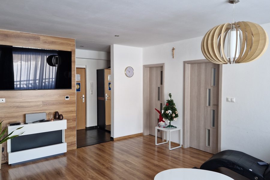 Lokalita Donovaly – Predaj 2 izb. APARTMÁNU (64 m2) v novostavbe na svahu s balkónom, pivnicou, parkovaním a infrasaunou