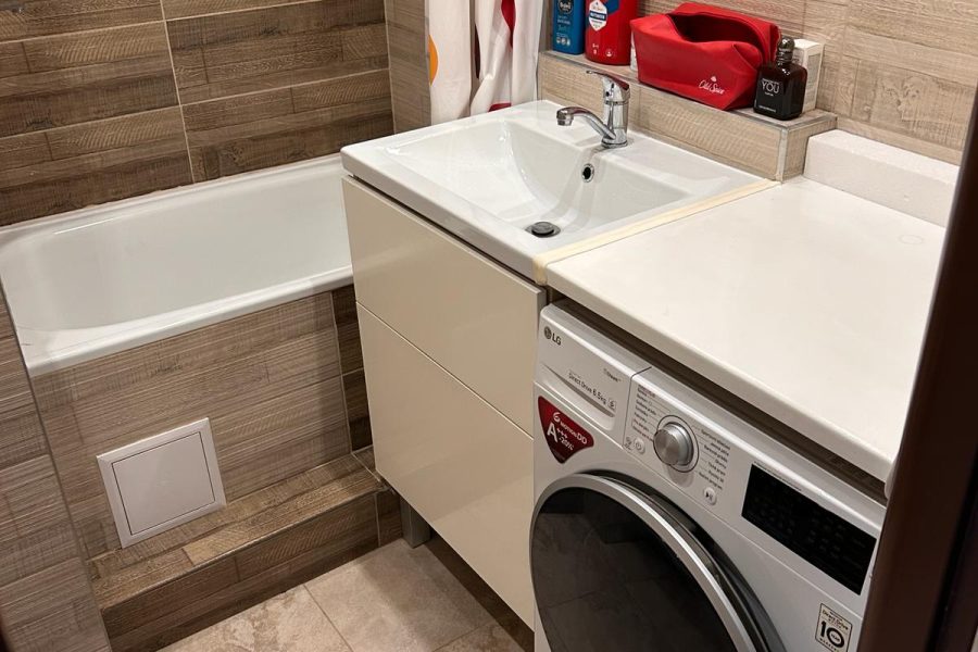 Banská Bystrica, časť Príboj = Prenájom útulného 2 ib (48 m2) s 2 balkónmi a vonkajším parkovaním (voľný od 3/2026)