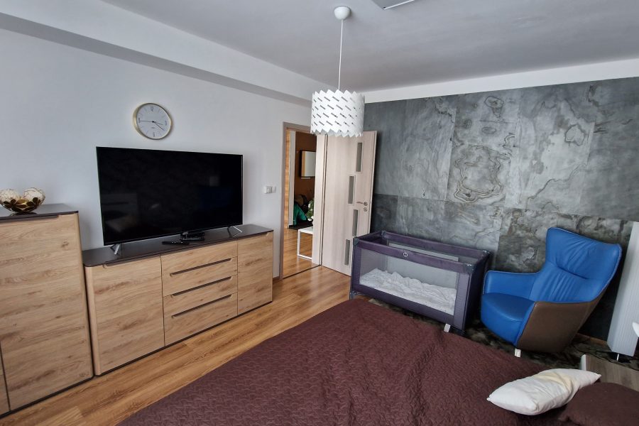 Lokalita Donovaly – Predaj 2 izb. APARTMÁNU (64 m2) v novostavbe na svahu s balkónom, pivnicou, parkovaním a infrasaunou