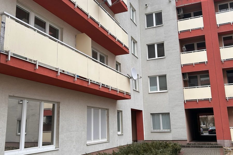 Centrum BB, ulica Bakossova = Predaj 1 ib (43 m2) v novostavbe s kotolňou a murovanou pivnicou (bez parkovacieho miesta)