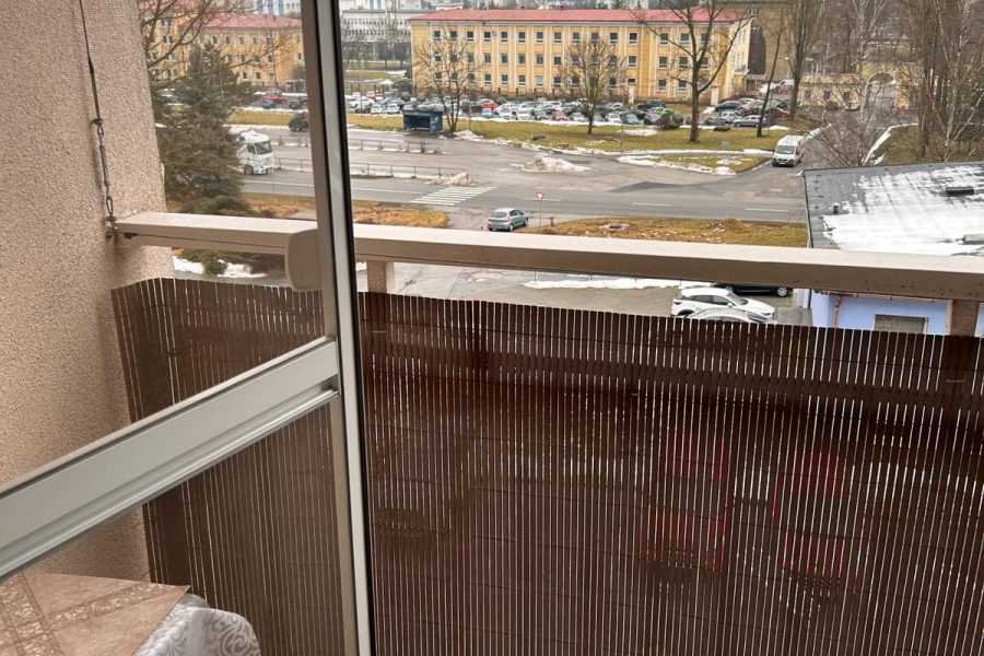 Banská Bystrica, časť Príboj = Prenájom útulného 2 ib (48 m2) s 2 balkónmi a vonkajším parkovaním (voľný od 3/2026)