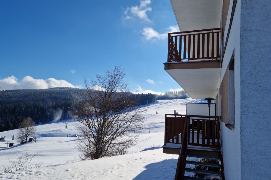 Lokalita Donovaly – Predaj 2 izb. APARTMÁNU (64 m2) v novostavbe na svahu s balkónom, pivnicou, parkovaním a infrasaunou