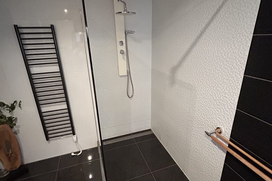 Lokalita Donovaly – Predaj 2 izb. bytu (64 m2) v novostavbe na svahu s balkónom, pivnicou, garážovým parkovaním a infra-saunou