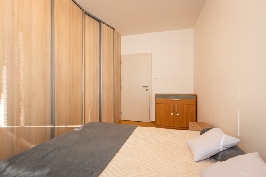 Lokalita Sásová – Prenájom 3 izb. bytu (70 m2) po komplentej rekonštrukcii s balkónom a pohodlným parkovaním, Banská Bystrica