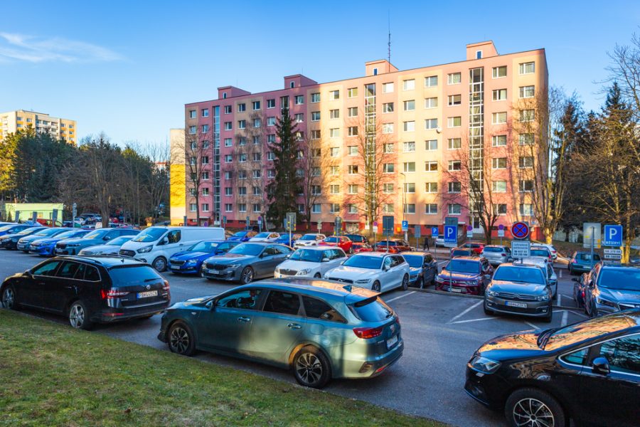 Lokalita Sásová – Prenájom 3 izb. bytu (70 m2) po komplentej rekonštrukcii s balkónom a pohodlným parkovaním, Banská Bystrica