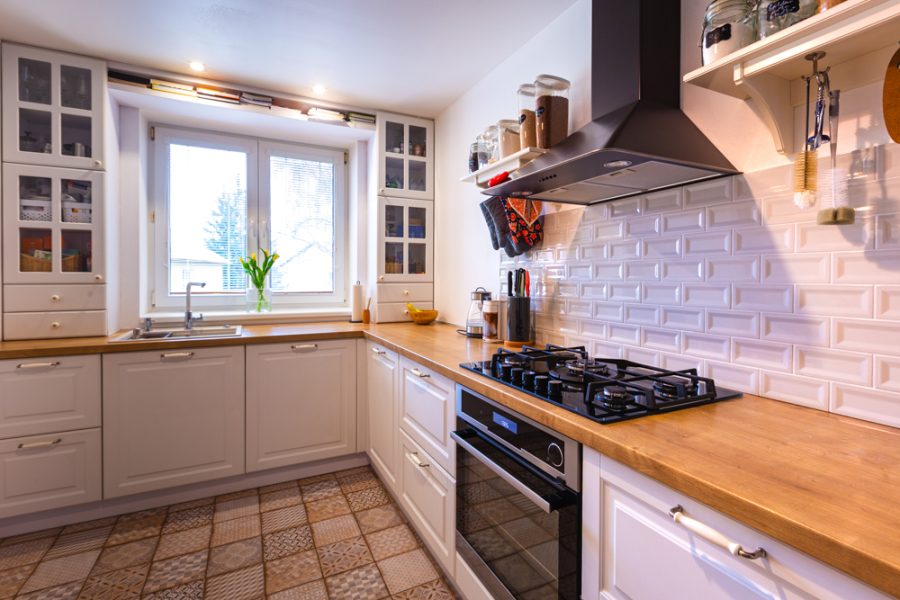 Lokalita Fončorda – Predaj 3 izb. bytu (73 m2) s krbom po komplet. rekonštrukcii a murovanou pivnicou (2x), ulica Jilemnického