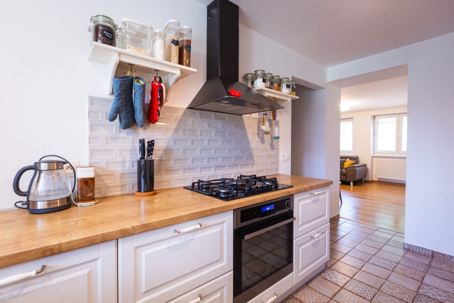 Lokalita Fončorda – Predaj 3 izb. bytu (73 m2) s krbom po komplet. rekonštrukcii a murovanou pivnicou (2x), ulica Jilemnického