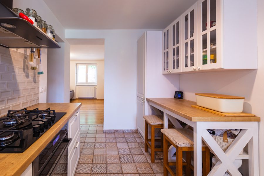 Lokalita Fončorda – Predaj 3 izb. bytu (73 m2) s krbom po komplet. rekonštrukcii a murovanou pivnicou (2x), ulica Jilemnického