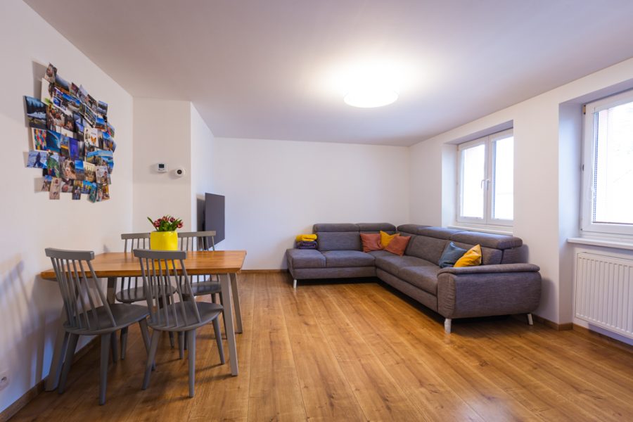 Lokalita Fončorda – Predaj 3 izb. bytu (73 m2) s krbom po komplet. rekonštrukcii a murovanou pivnicou (2x), ulica Jilemnického