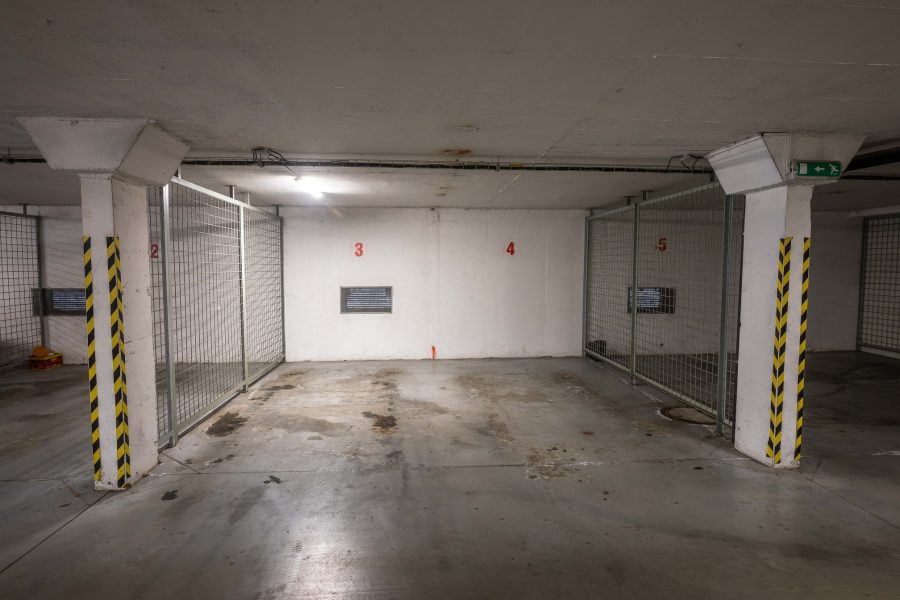 Širšie centrum BB – Prenájom slnečného 2 izb. bytu (75,77 m2) v novostavbe s balkónom a 2x parkovacím miestom, ulica J. A. Komenského