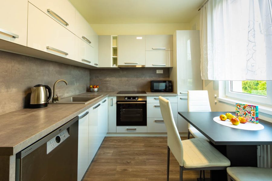 Lokalita Sídlisko – Prenájom 3 izb. bytu (70 m2) po kompletnej rekonštrukcii s pivnicou a dvoma balkónmi, širšie centrum mesta BB