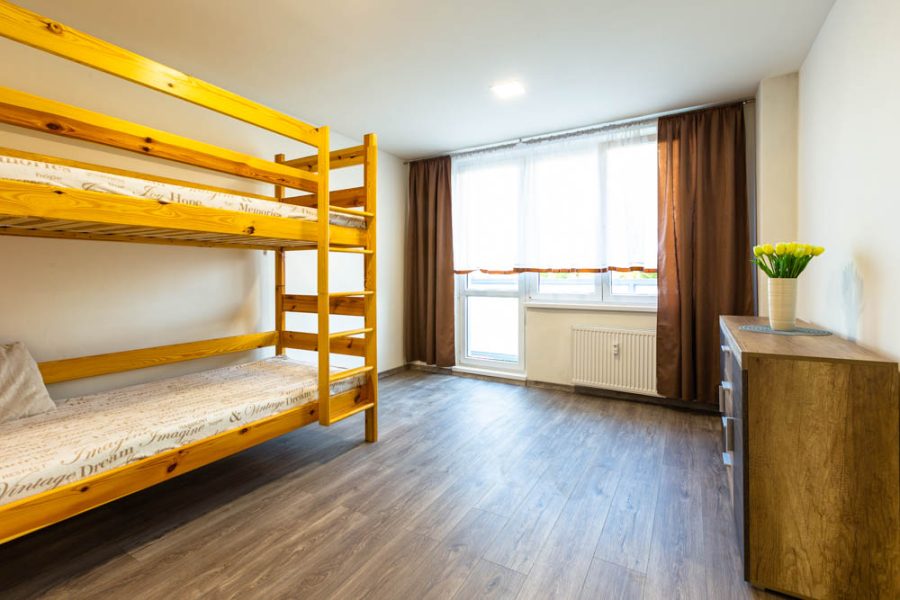 Lokalita Sídlisko – Prenájom 3 izb. bytu (70 m2) po kompletnej rekonštrukcii s pivnicou a dvoma balkónmi, širšie centrum mesta BB