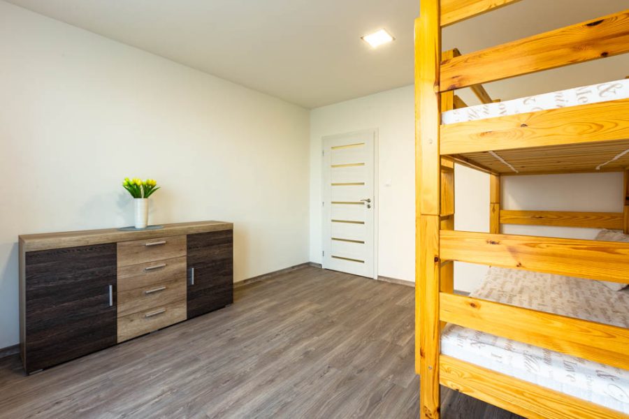 Lokalita Sídlisko – Prenájom 3 izb. bytu (70 m2) po kompletnej rekonštrukcii s pivnicou a dvoma balkónmi, širšie centrum mesta BB