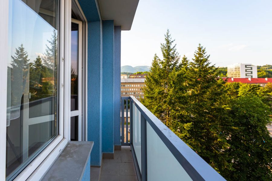 Lokalita Sídlisko – Prenájom 3 izb. bytu (70 m2) po kompletnej rekonštrukcii s pivnicou a dvoma balkónmi, širšie centrum mesta BB